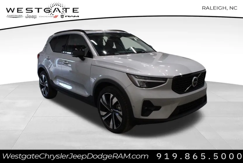2025 Volvo XC40 Plus photo 1