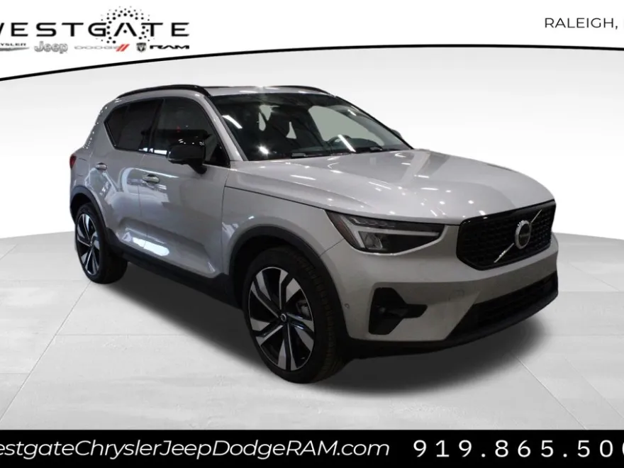 2025 Volvo XC40 Plus photo 1