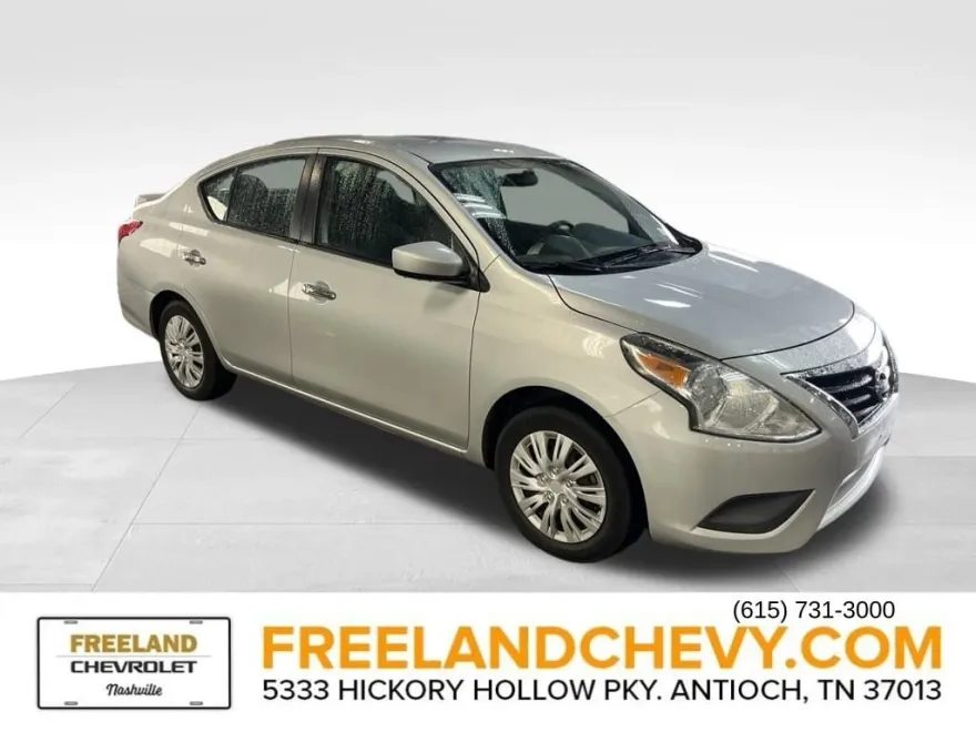 2016 Nissan Versa S photo 1