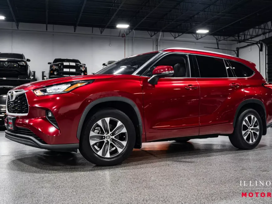 2020 Toyota Highlander XLE photo 1