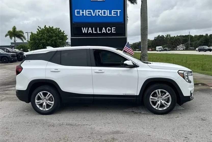 2024 Gmc Terrain SLE photo 1