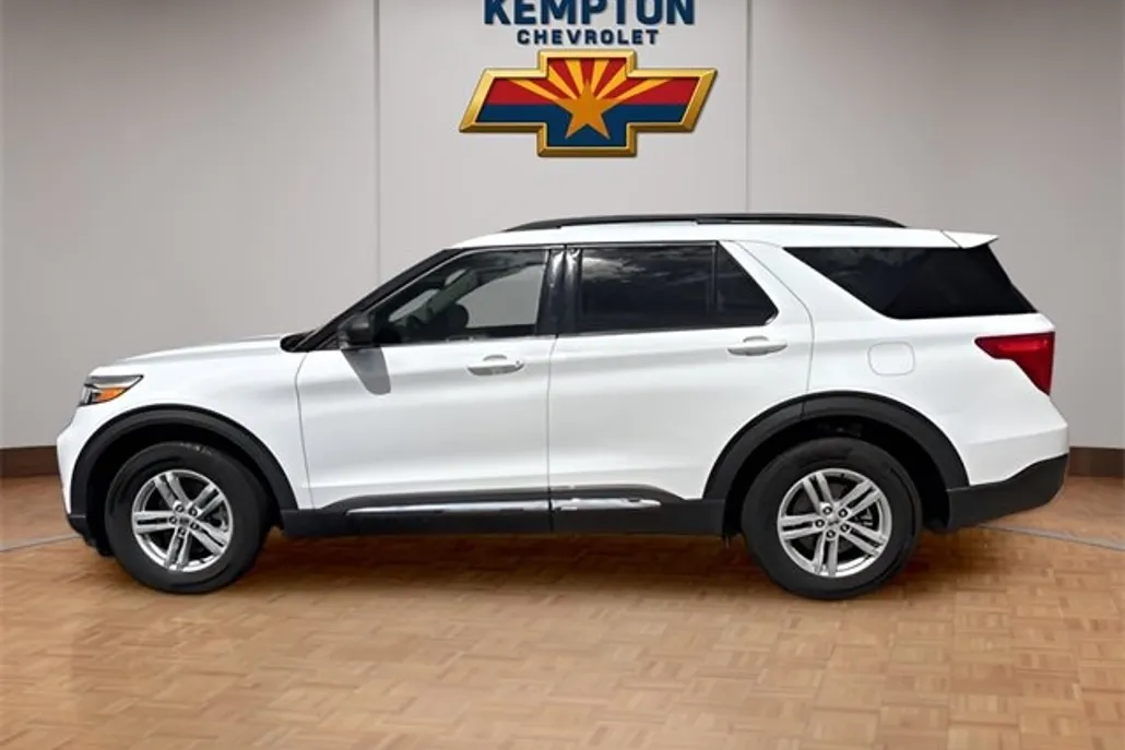 2024 Ford Explorer XLT photo 1