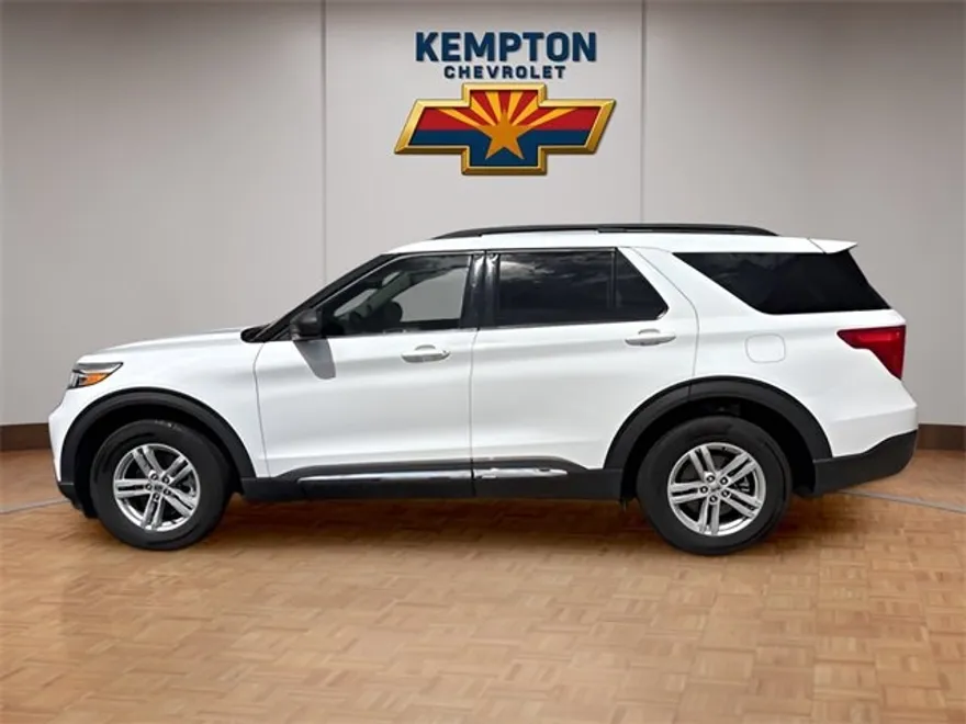 2024 Ford Explorer XLT photo 1