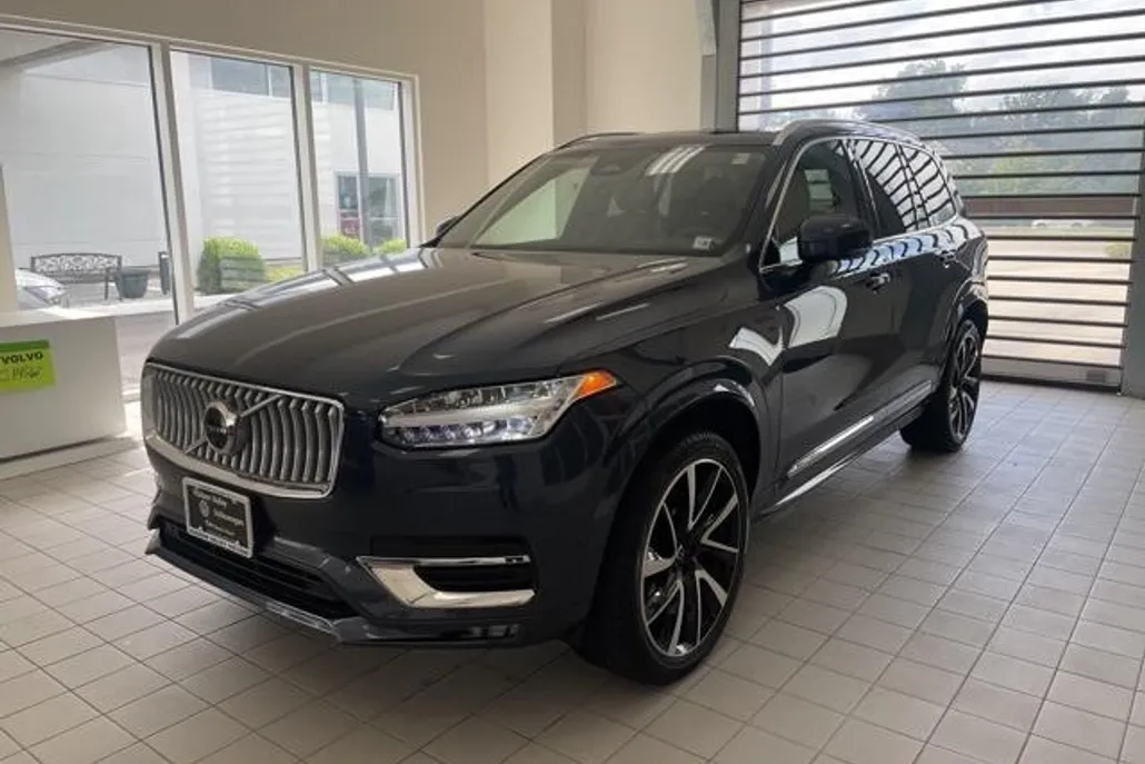 2023 Volvo XC90 AWD Plus photo 1
