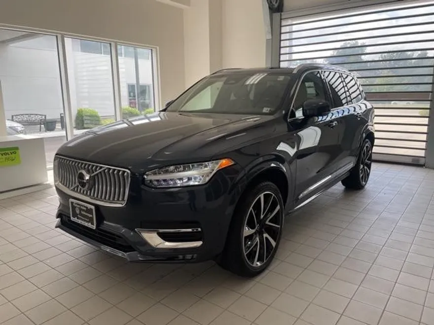 2023 Volvo XC90 AWD Plus photo 1