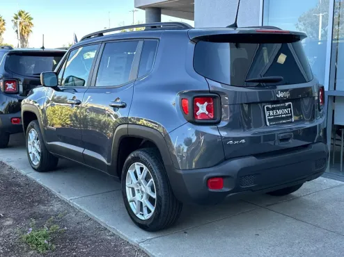 2023 Jeep Renegade Latitude photo 4