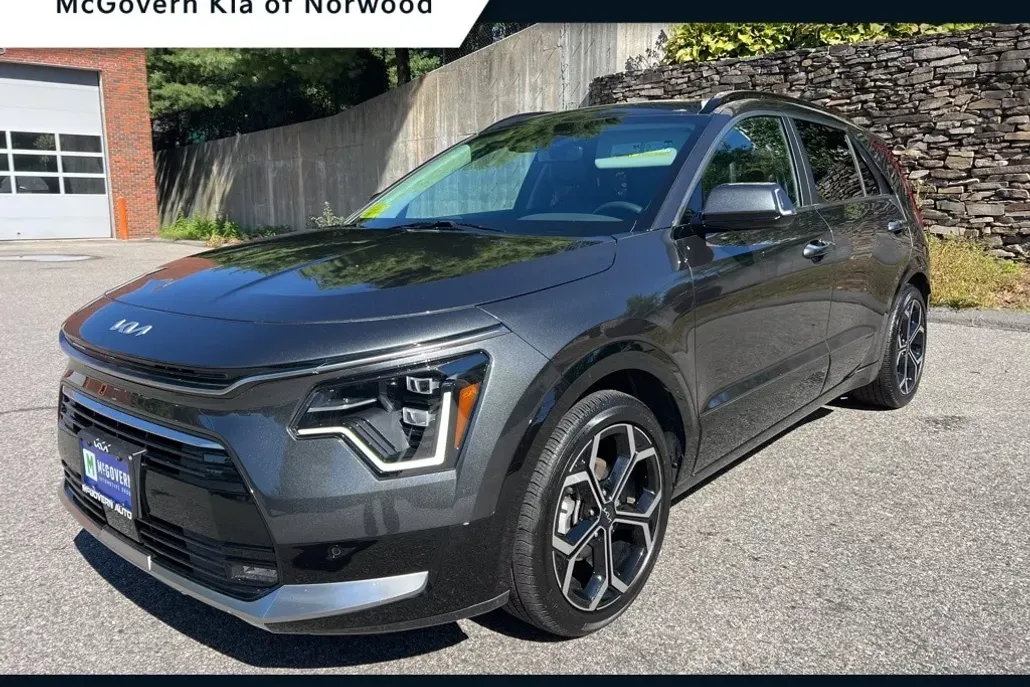 2023 Kia Niro SX Touring photo 1