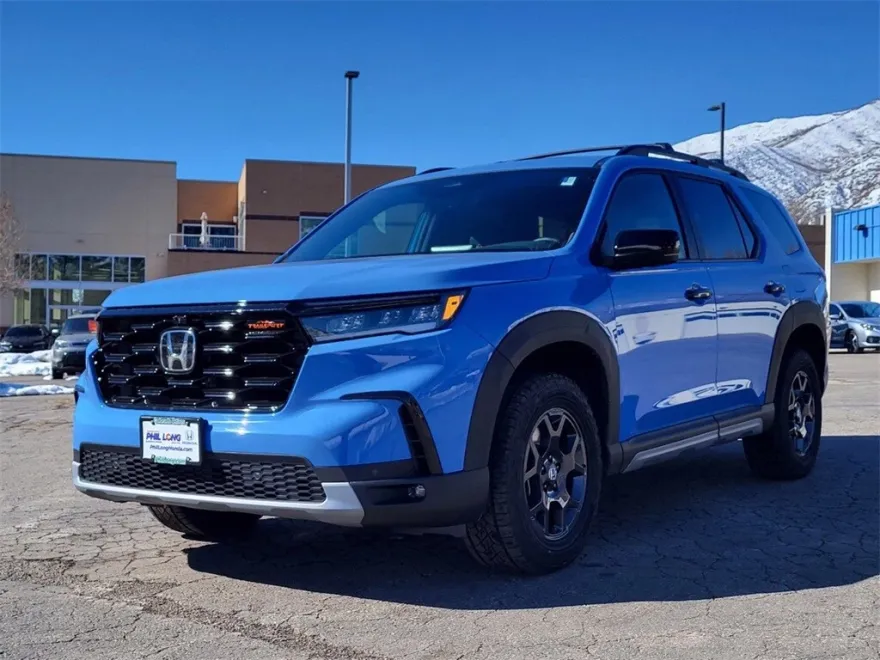2025 Honda Pilot TrailSport photo 1