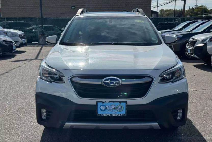 2022 Subaru Outback Limited photo 1