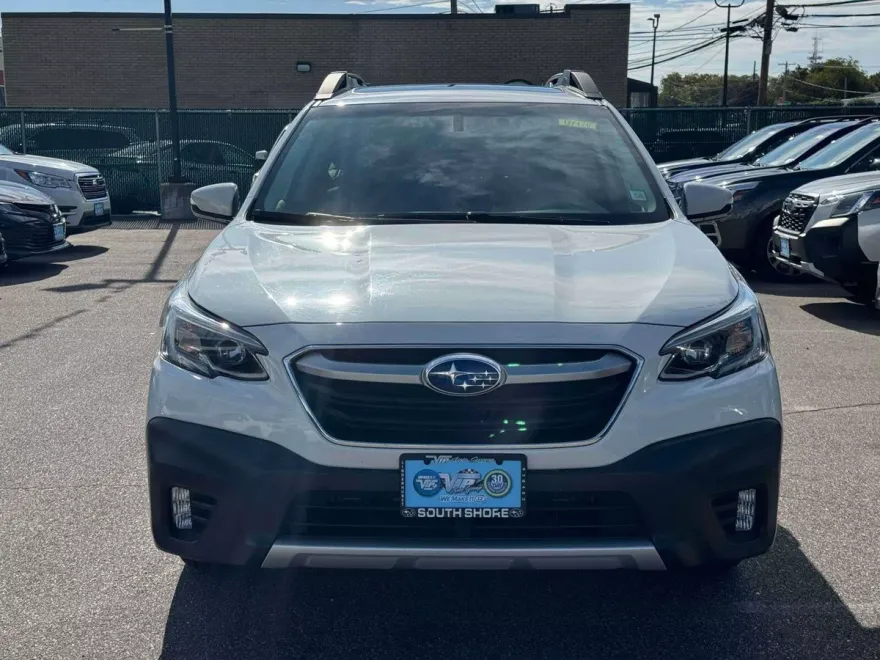 2022 Subaru Outback Limited photo 1