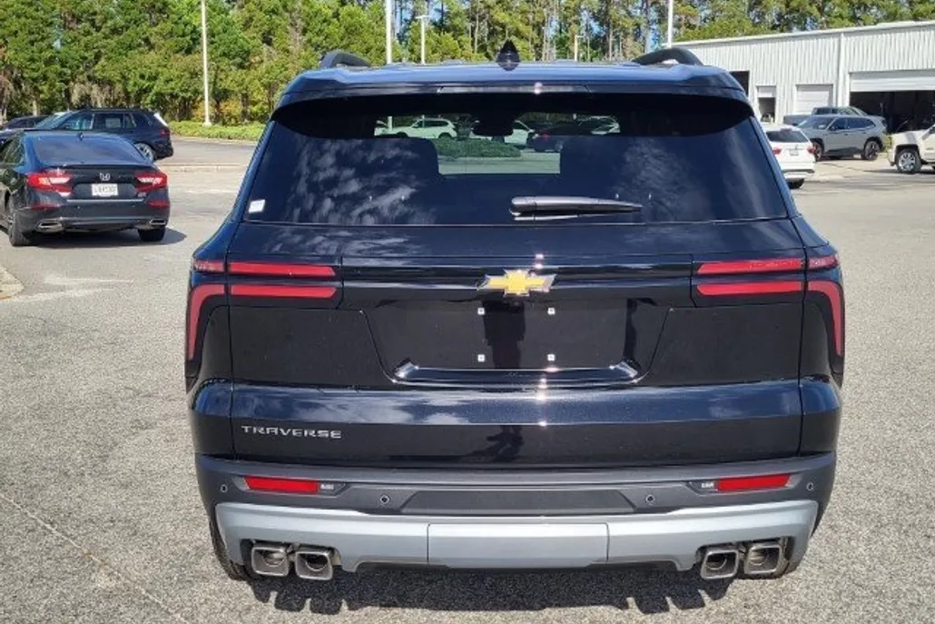 2026 Chevrolet Traverse photo 1