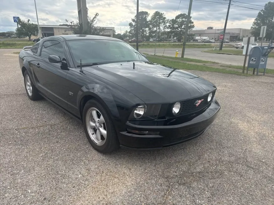 2007 Ford Mustang GT Deluxe photo 1