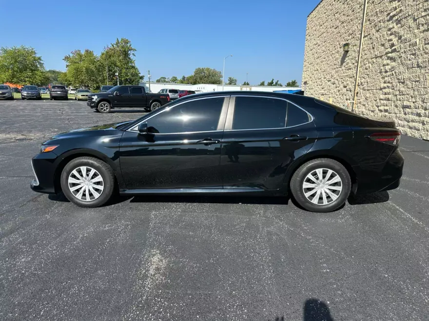 2021 Toyota Camry Hybrid LE photo 1