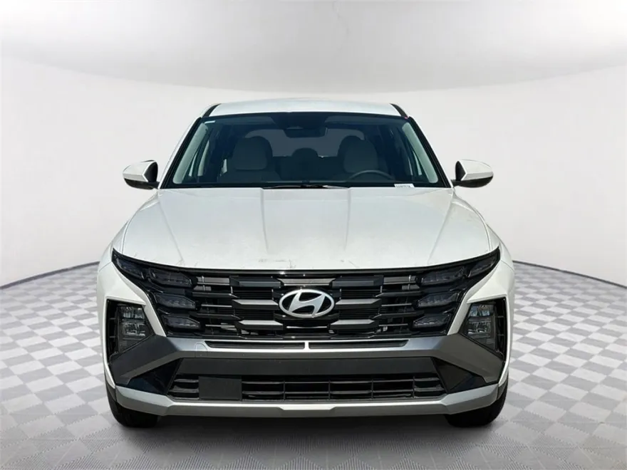 2025 Hyundai Tucson SE photo 2
