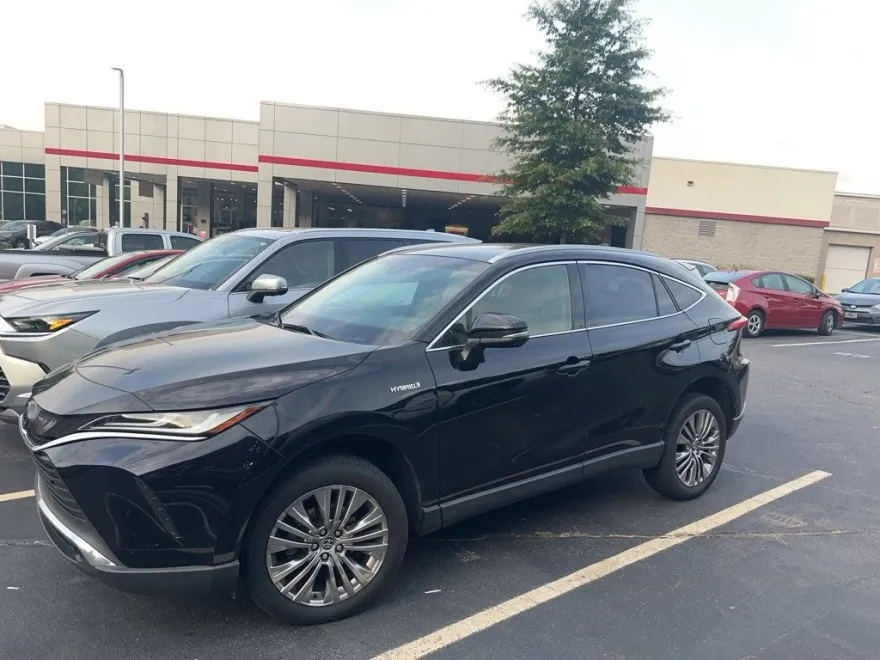 2021 Toyota Venza XLE photo 1