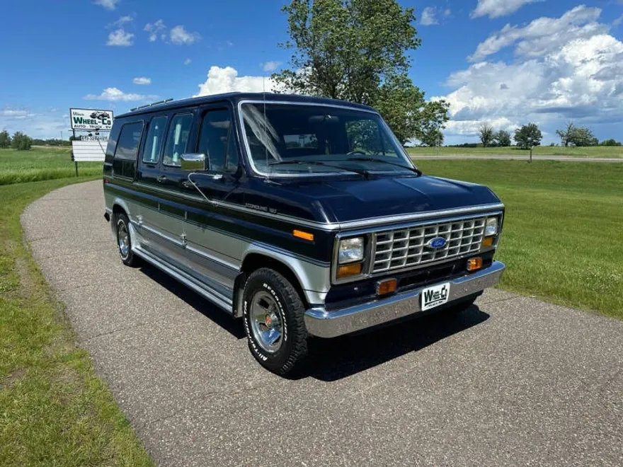 1989 Ford E-150 photo 1