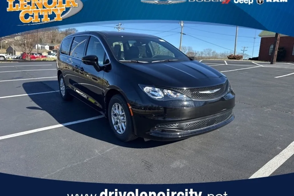 2025 Chrysler Voyager L photo 1