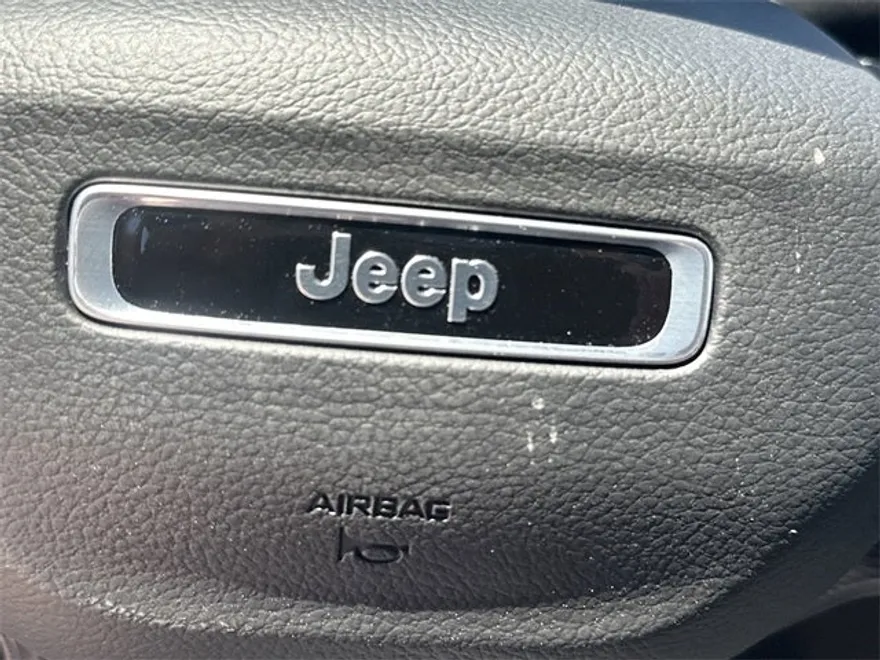 2025 Jeep Grand Cherokee Laredo photo 22