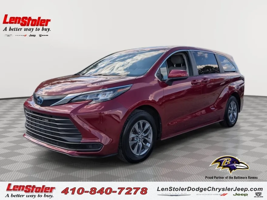 2024 Toyota Sienna LE photo 1