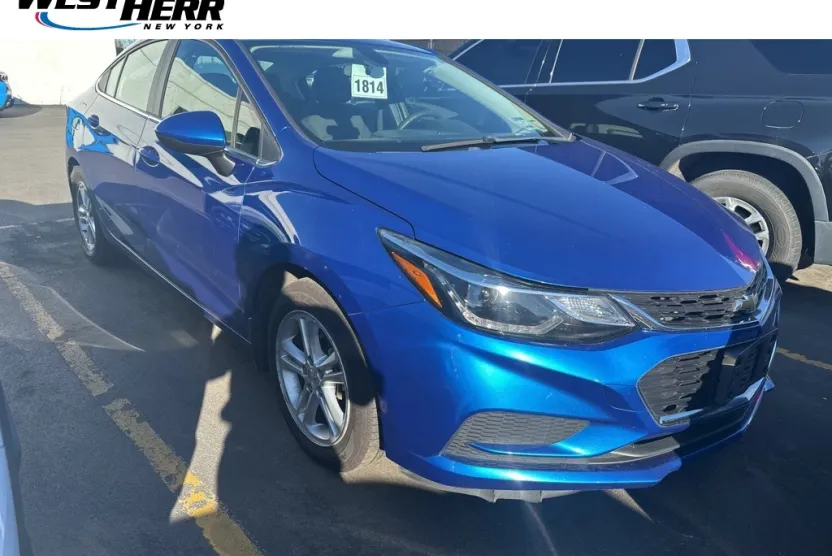 2018 Chevrolet Cruze LT photo 1