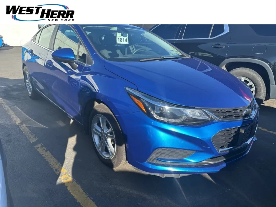 2018 Chevrolet Cruze LT photo 1