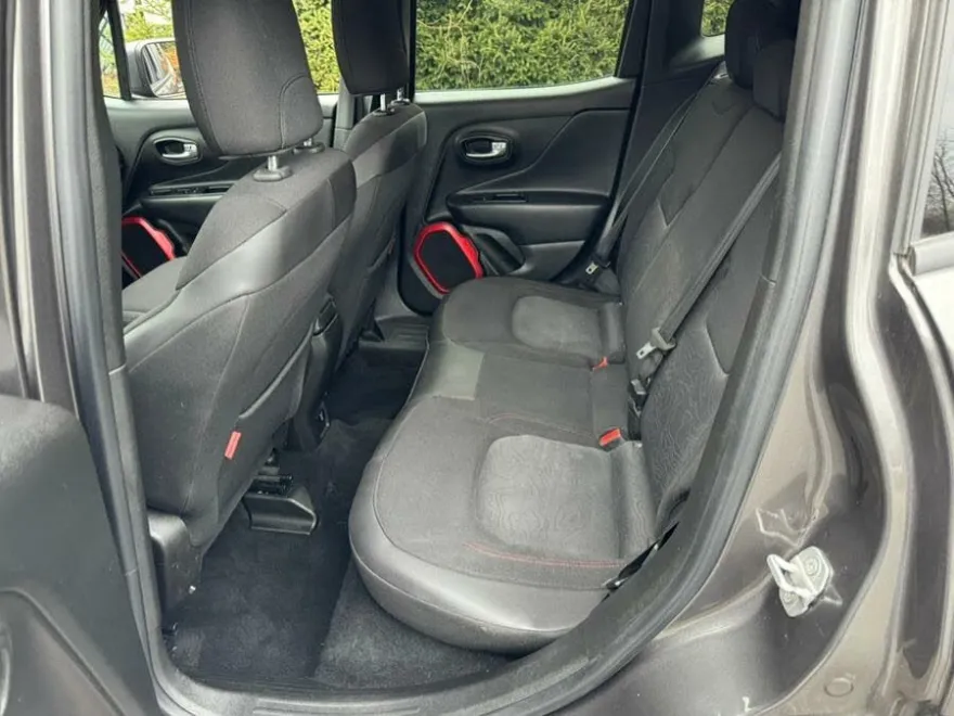 2016 Jeep Renegade Trailhawk photo 17