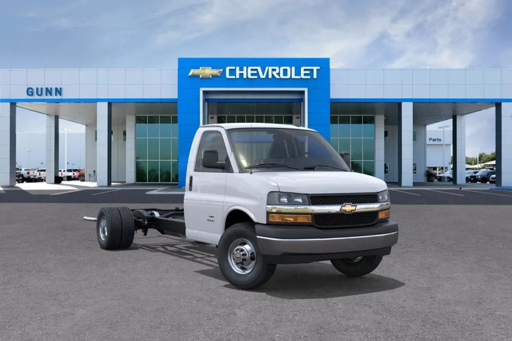 2025 Chevrolet Express Cutaway 3500 Van photo 1
