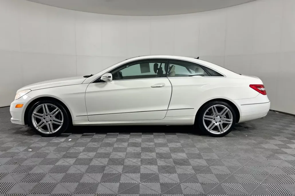 2010 Mercedes Benz E 350 Coupe photo 1