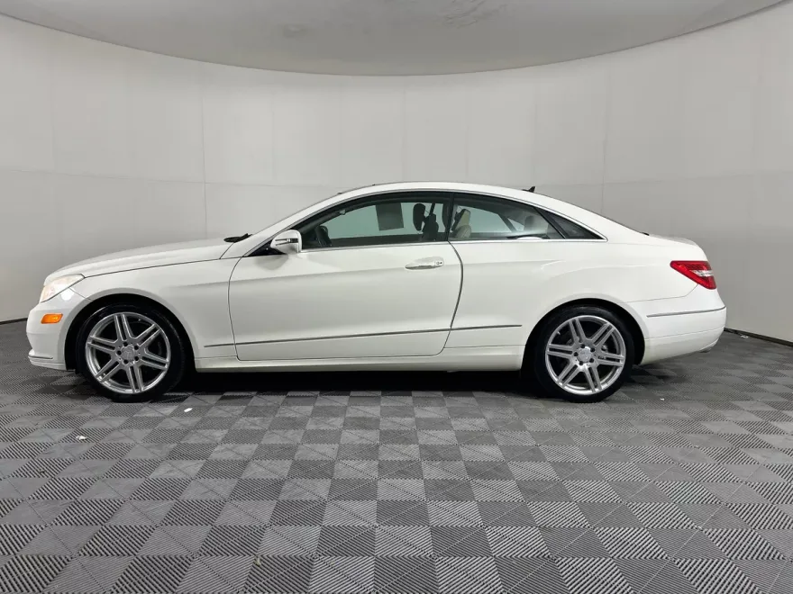 2010 Mercedes Benz E 350 Coupe photo 1