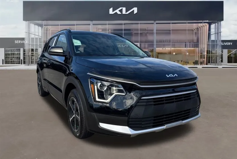 2024 Kia Niro LX photo 1