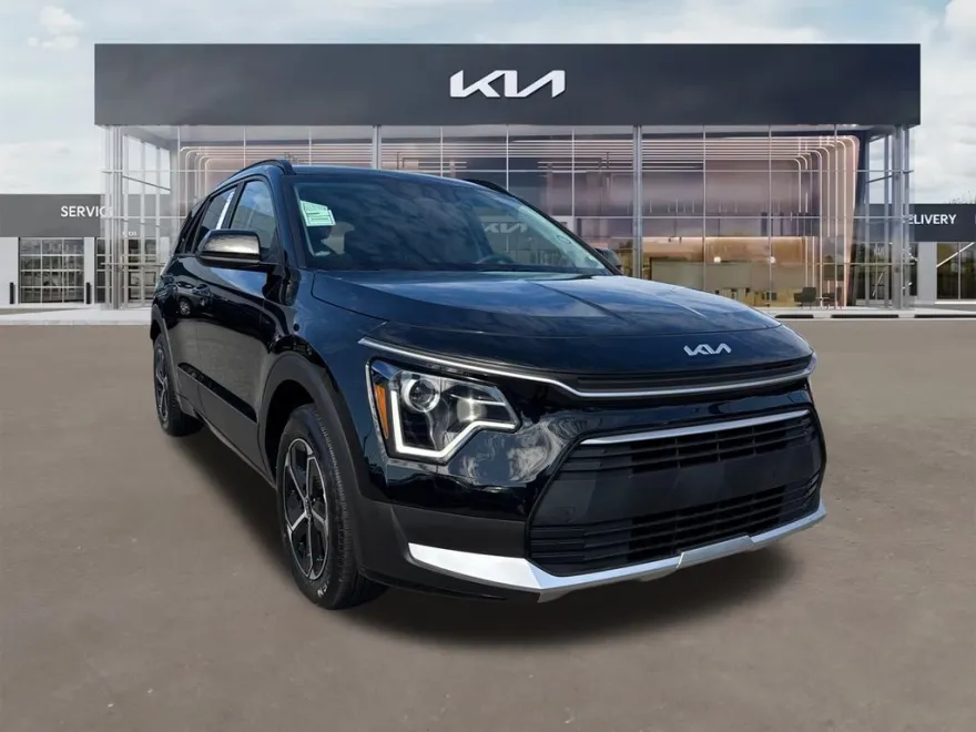 2024 Kia Niro LX photo 1