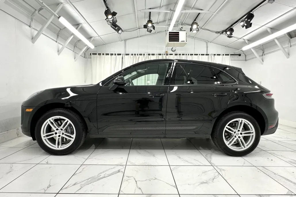 2024 Porsche Macan Base photo 1