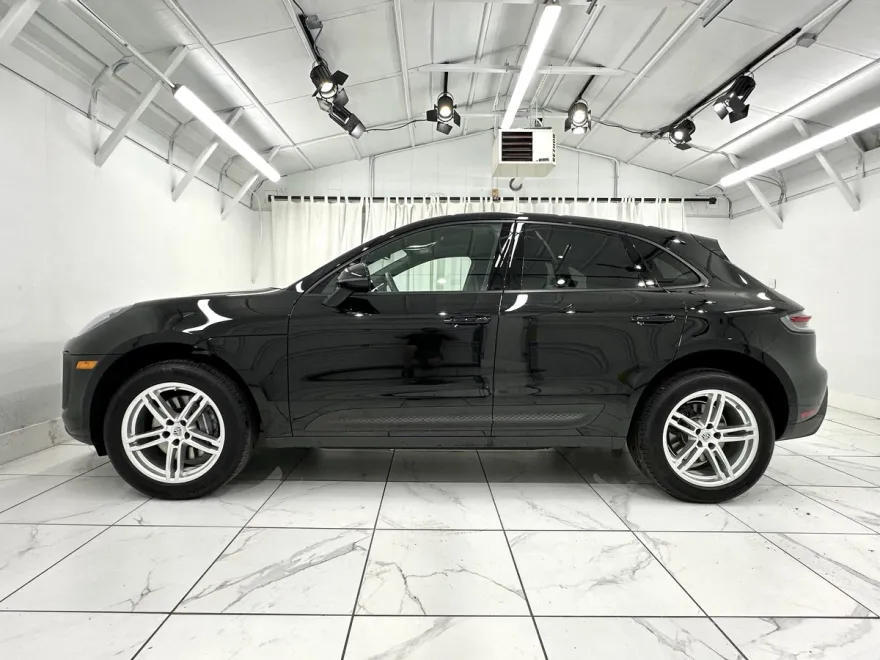 2024 Porsche Macan Base photo 1
