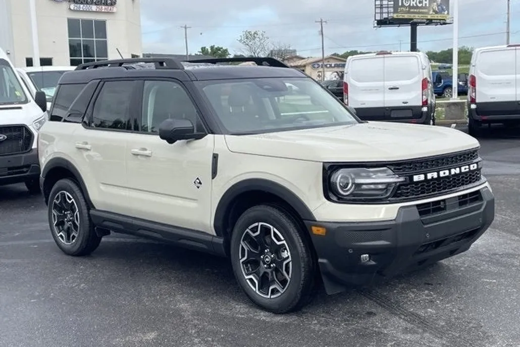 2025 Ford Bronco Sport Outer Banks photo 1