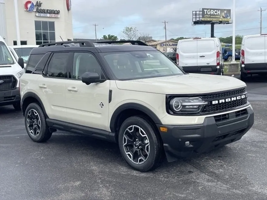 2025 Ford Bronco Sport Outer Banks photo 1