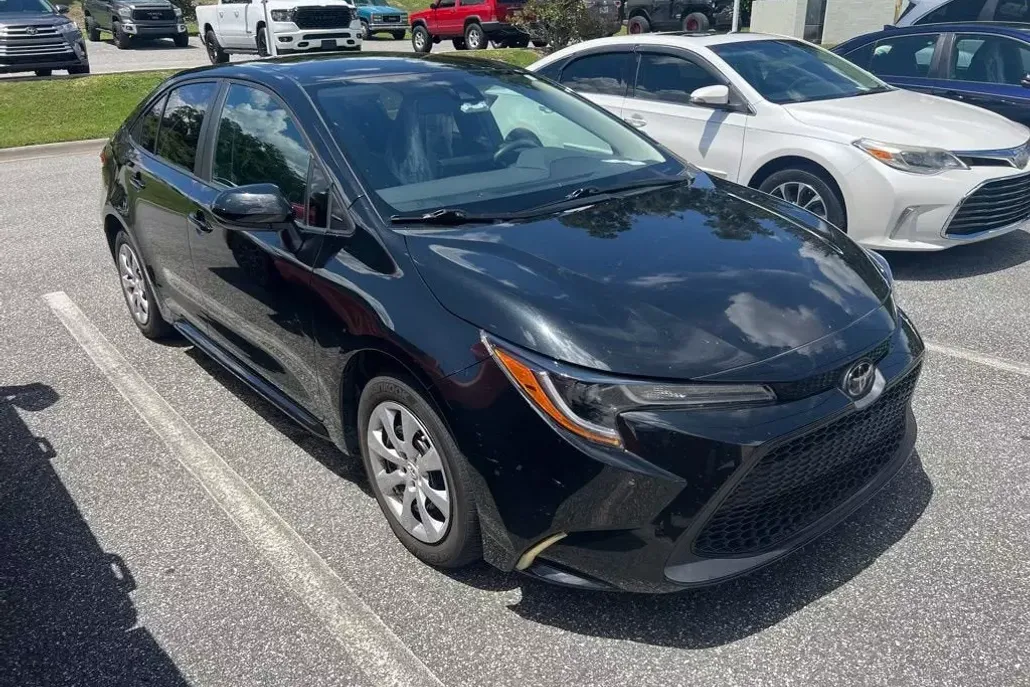 2022 Toyota Corolla LE photo 1