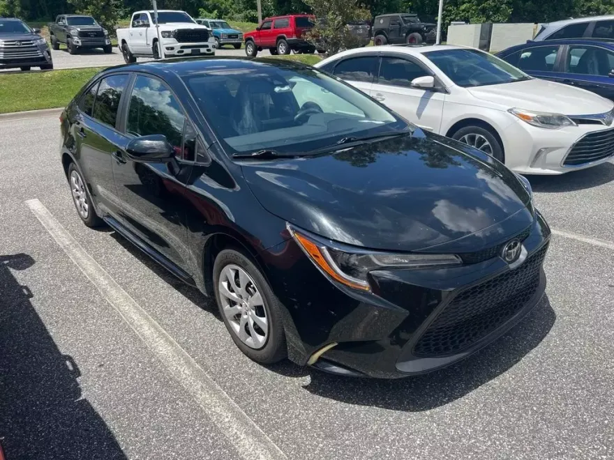2022 Toyota Corolla LE photo 1