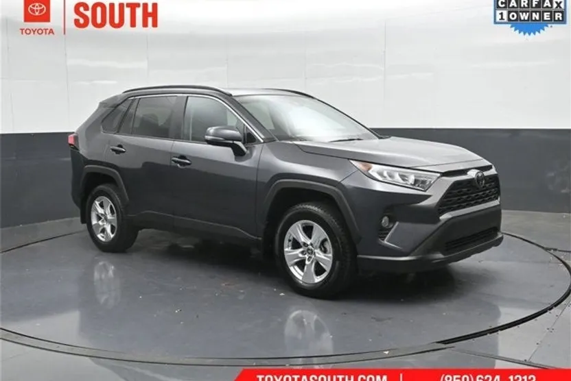 2021 Toyota RAV4 XLE photo 1