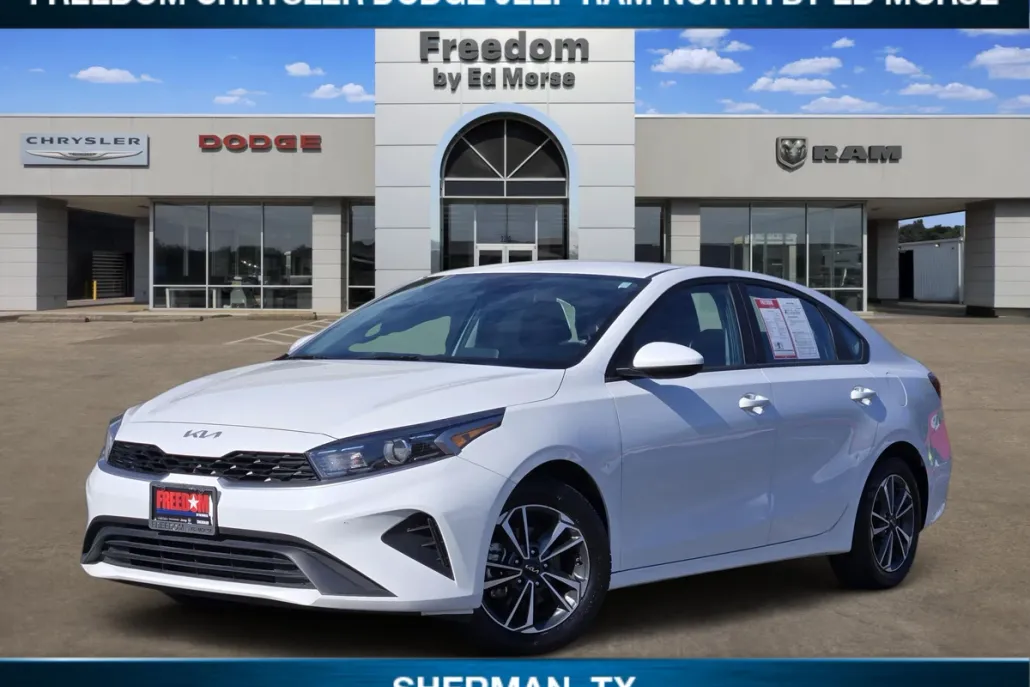 2024 Kia Forte LXS photo 1