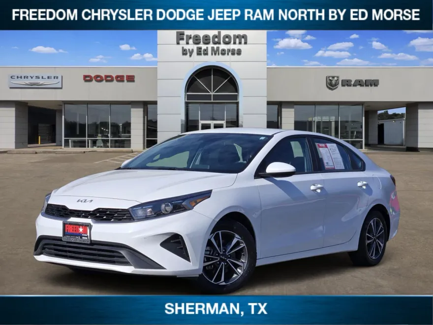 2024 Kia Forte LXS photo 1