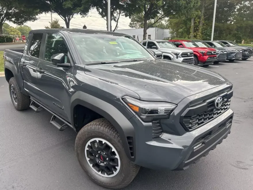 2025 Toyota Tacoma TRD Off-Road Double Cab photo 1