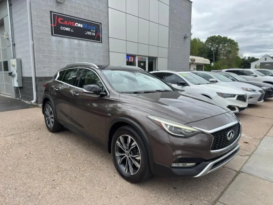 2018 Infiniti QX30 Premium photo 1