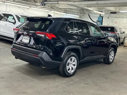 2023 Toyota RAV4 LE photo 4