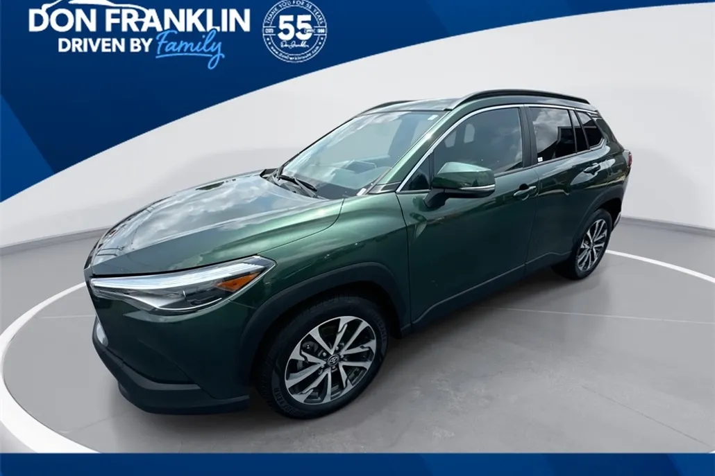 2022 Toyota Corolla Cross XLE photo 1