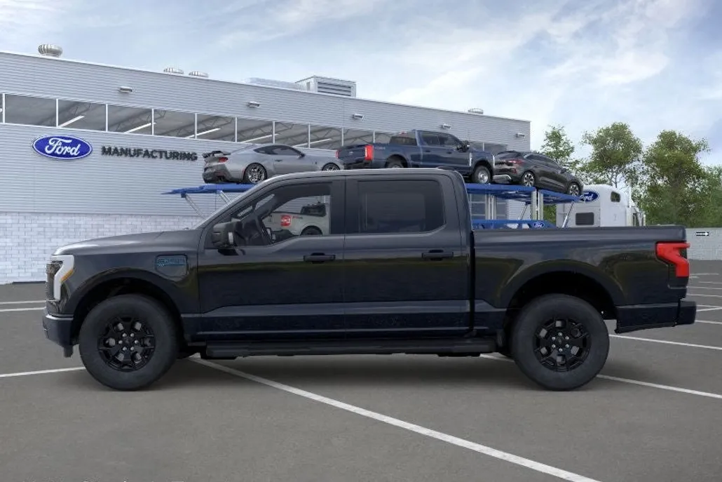 2025 Ford F-150 Lightning XLT photo 1
