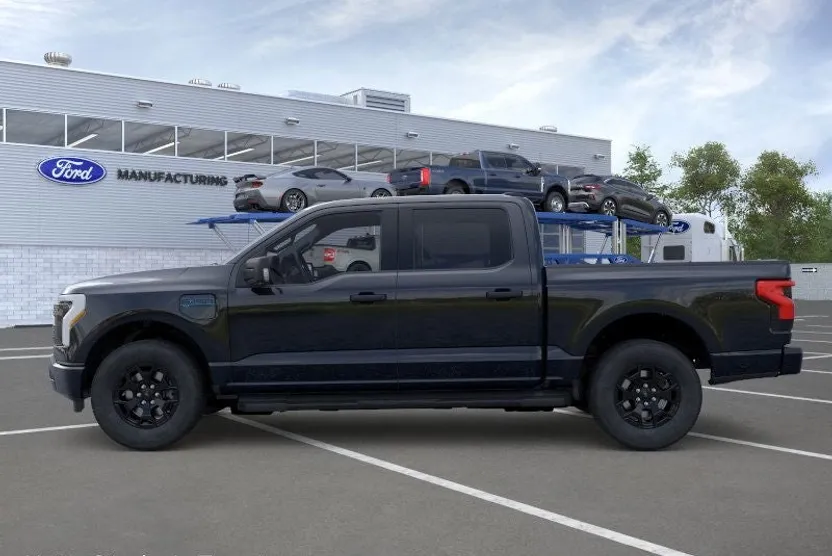 2025 Ford F-150 Lightning XLT photo 1
