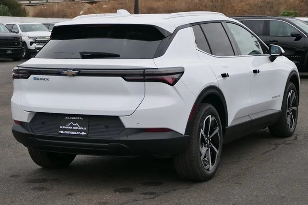 2026 Chevrolet Equinox EV 1LT photo 1