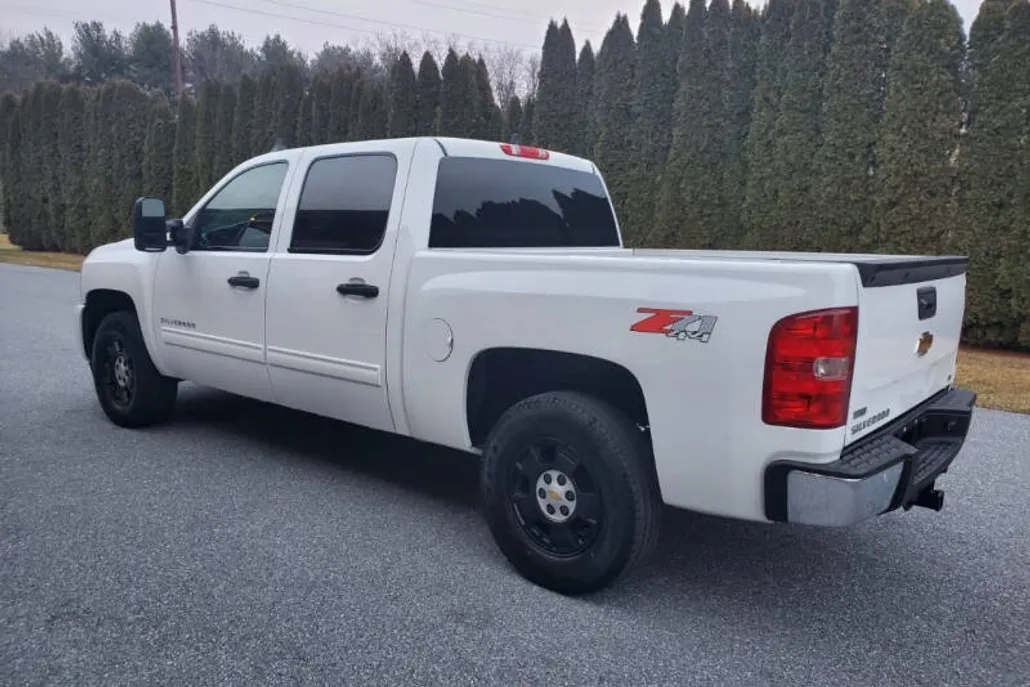 2011 Chevrolet Silverado 1500 LT photo 1