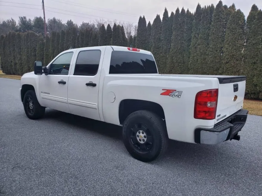 2011 Chevrolet Silverado 1500 LT photo 1