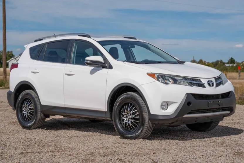 2015 Toyota RAV4 XLE photo 1